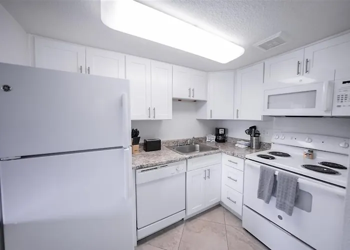 116 Fully Furnished 1br Suite-prime Location *